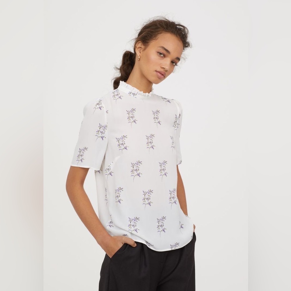 🄷&🄼 Floral blouse in white size 8